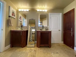 Sunny 3-bedroom residential home with modern touch - Image 3