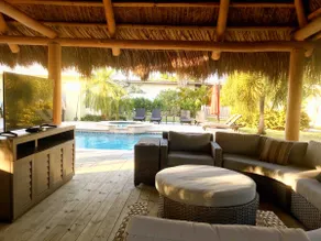 Paradise Resort, With Pool, & Mile Away From the Beach - Image 3