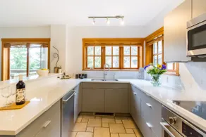 Family-Friendly 3BRM:Wood Fire, Hot Tub-Sleeps 8! - Image 3