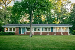 Mid Century Modern Escape _3 miles to downtown GVL - Image 4