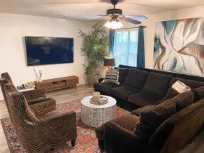 Aviation House | Sleeps 6 |Steps from Osage Park - Image 4