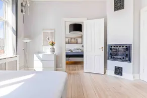 Luxurious apartment free parking! - Image 3