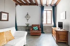 Viola Suite Luxury Canal Door | Central Venice - Image 5