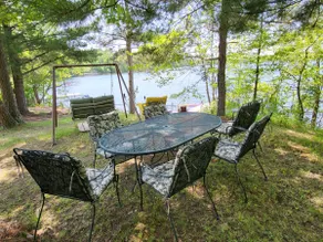 Happy Lakeside Getaway - Image 2