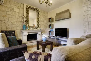 Luxury 2br apartment 50m from beach - Image 2