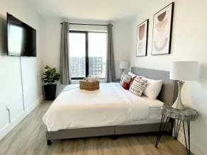 Stylish King 1BR Near MetLife & NYC - Image 3