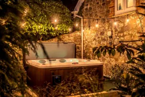 Private seaside retreat with hot tub - Image 5