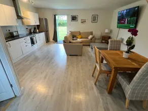 Spacious, self contained annex with free parking - Image 4