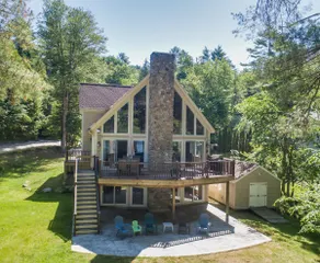The Chalet~ 4 bed Lakefront Family Vacation - Image 2