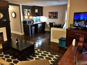 Victorian W. Nashville apartment. great location! - Image 4