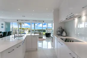 Gallery 5: The Beach House - Image 4