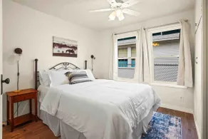 Walking distance to restaurants, bars & more! - Image 3