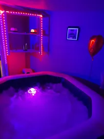 Entire place, Jacuzzi and Sauna - Image 4