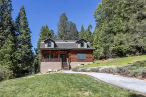 Spacious Modern Log Cabin - 5 Minutes to Town - Image 2