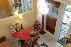 Petite Loft Apartment Just 5 Min Walk to Ocean - Image 3