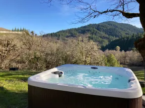Stunning large/open home on 50 ac, views, pool! - Image 2