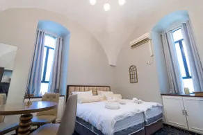Mamilla central 1 room boutique apartment - Image 3