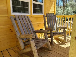 Laurel Haven: Modern Cabin Retreat near Gatlinburg - Image 2