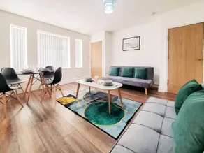 *Spacious 3 Bedroom Home*- NEC, Utilita Arena, BHX - Image 2