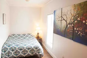 Spacious House with PARKING & Ideal for Long Stays - Image 3