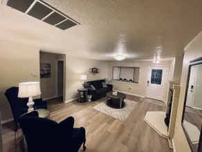 Spacious home with upstairs loft! - Image 4