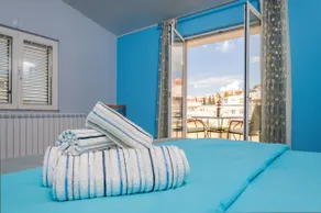 Top floor luxury apartment -MORE - Image 3