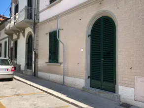 House in the center with private garden - Image 4