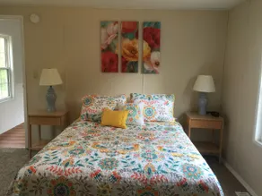 Stone's Throw- Cute, Comfortable & Budget Friendly - Image 5