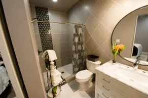 Downtown Luxurious Gem - Image 5