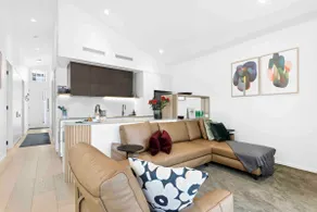 Mod House- pet friendly, central, luxury, 2 king - Image 3