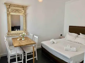 Shantell Luxury Apartment - Image 2