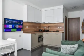 Modern Remote Working Flat: SmartTV & Free Parking - Image 3