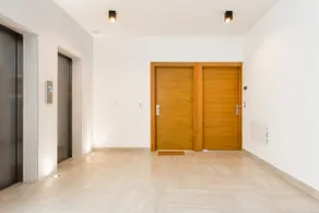 Sophisticated Condo with City Views and a Rooftop Deck - Image 3