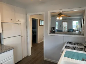 Beach Block, Renovated 2 bdrm, sleep 6, 2nd Flr unit Parking and 4 beach badges - Image 4