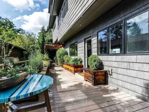 Cozy modern staycation workplace close to downtown - Image 5
