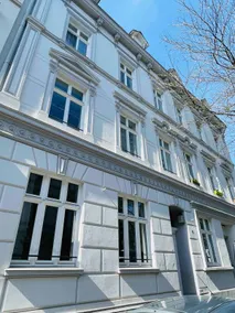 Stylish Old Building | Courtyard & Prime Location - Image 3