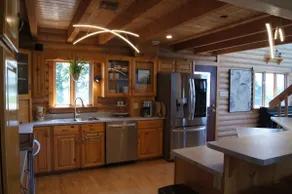 Still Water Shores: Ostrea Oceanside Loghouse - Image 4