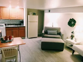 Cozy Modern Apartment - Image 2