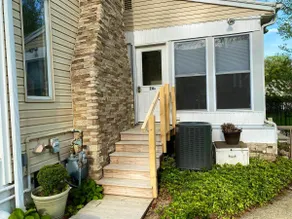 Spacious, two bedroom apartment with parking - Image 2