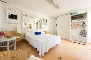 House with views, garden and pool - Image 4