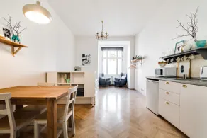 Trendy Local Apartment - Image 4