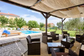 Luxusvilla mit beheiztem / gekühltem Pool und großem Garten in der Nähe von Split - Image 5