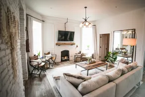 Rustic and Modern Downtown Getaway - Image 3