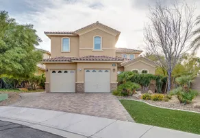 Luxury 3 Bed / 3.5 bath Residence with Sparkling Heated Pool - Image 2
