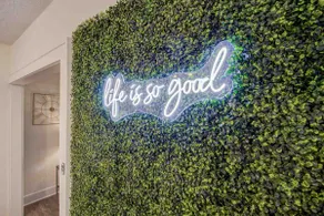New Chic & Modern Downtown Home, Walk to Lucas Oil - Image 5