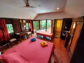 Red Wooden cottage 50 meter from Beach - Image 5