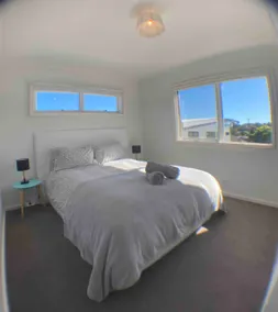 Torquay Coastal Retreat - Image 5