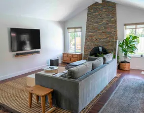 A Travelers Dream Come Stay with us! - Image 2