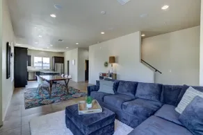 Be Our Guest-Steps away from Old Town & Spacious! - Image 3