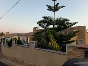 VILLA IN VERY QUIET URBANIZATION TO 15 MIN OF VALENCIA CAPITAL - Image 4